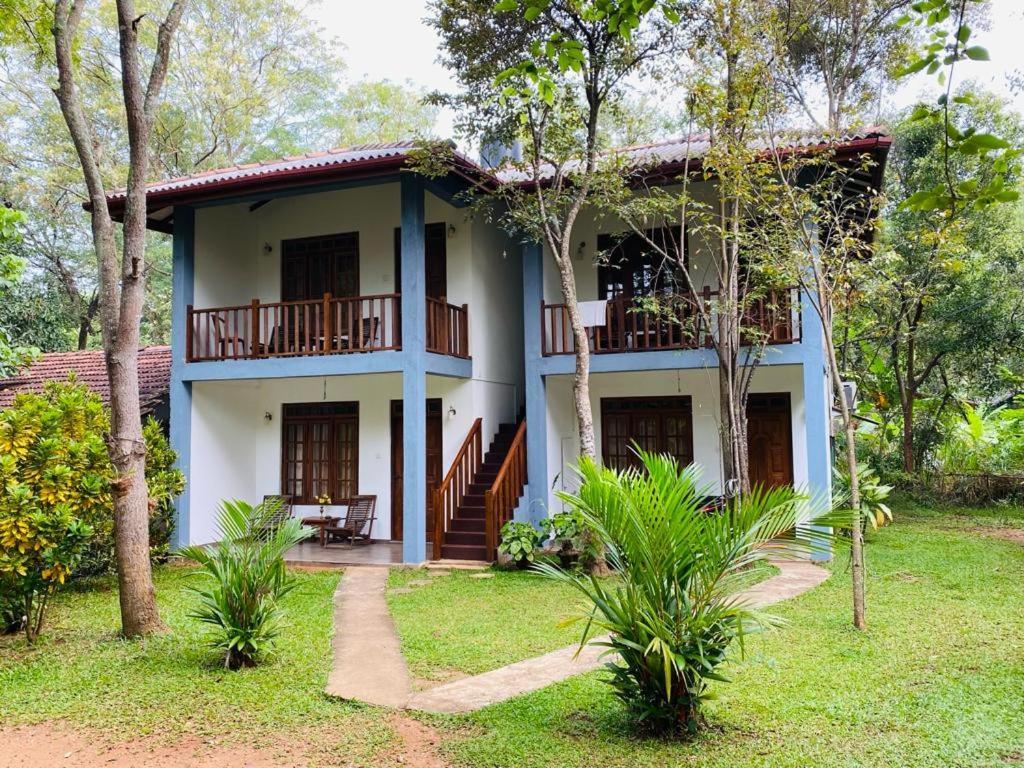 Isanka Lion Lodge Sigiriya Dış mekan fotoğraf