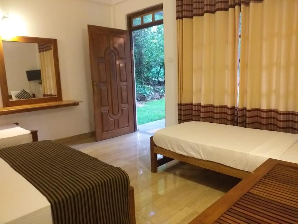 Isanka Lion Lodge Sigiriya Dış mekan fotoğraf