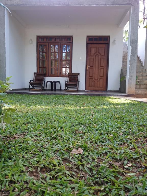 Isanka Lion Lodge Sigiriya Dış mekan fotoğraf